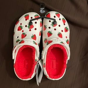 RARE! NWT Strawberry lined fuzzy crocs